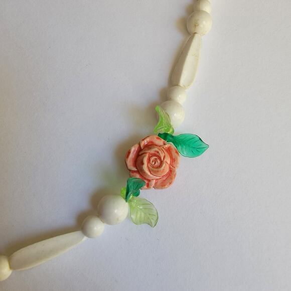 Elegant Painted Rose Bead White Choker Necklace with Vintage Charm - Picture 9 of 10
